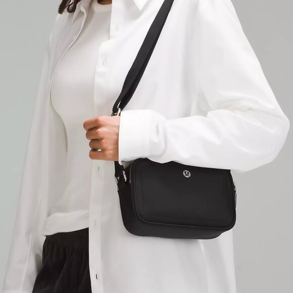 lululemon Crossbody Camera Bag 2L - Picture 1 of 7
